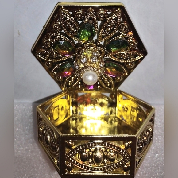 Hexagon Shape Storage Trinket Box Case w/ Crown Jewels - Picture 14 of 17